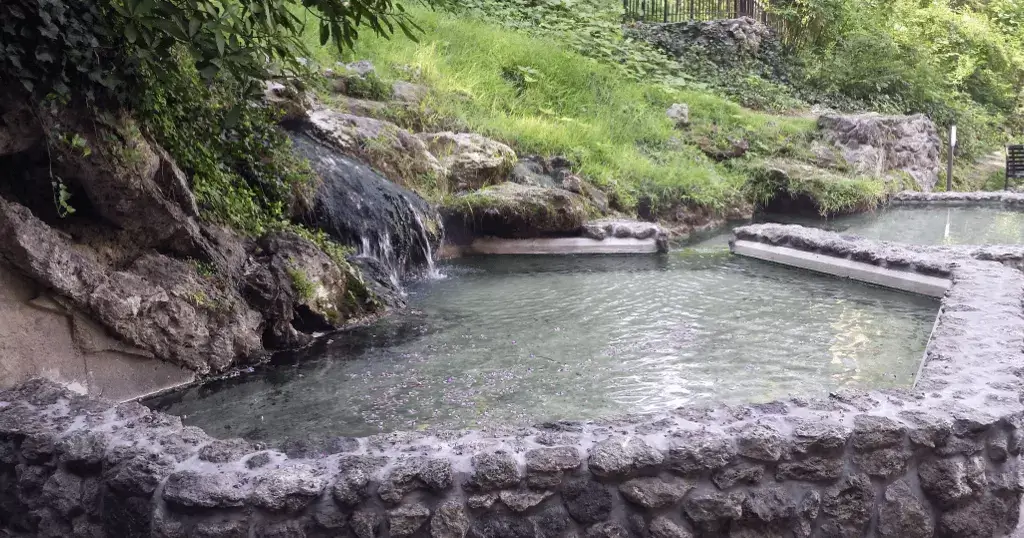 Arkansas - Pool of hot spring water in Hot Springs National Park